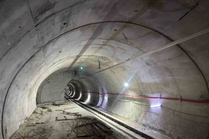 gebzede-4-kisiye-mezar-olan-binanin-yakinindan-gecen-metro-hattinin-ici-goruntulendi