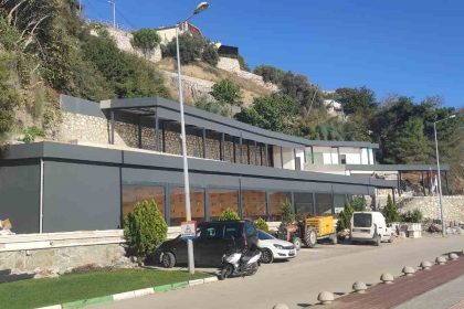 gemlikte-milli-emlak-arazisinde-tartismali-insaat