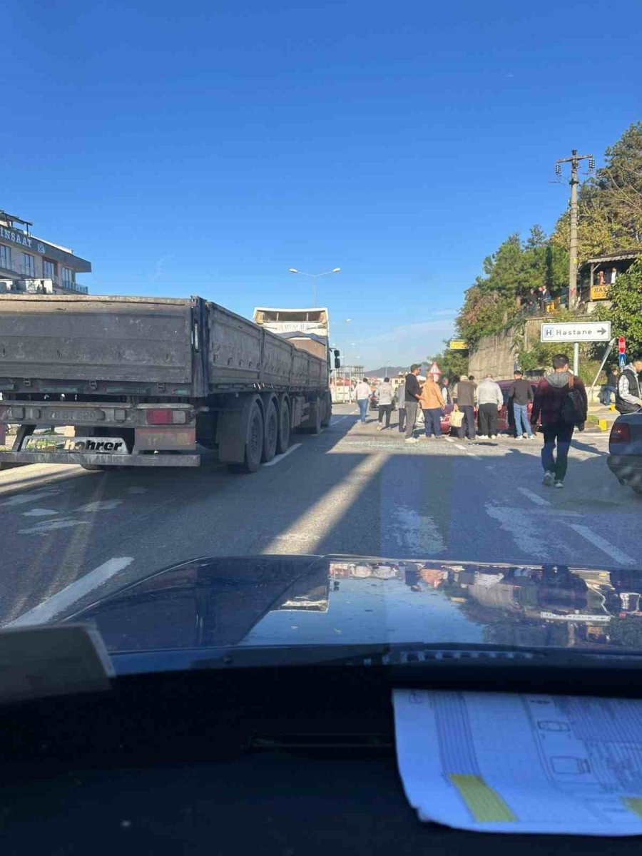 hastane-girisinde-kaza-2-yarali