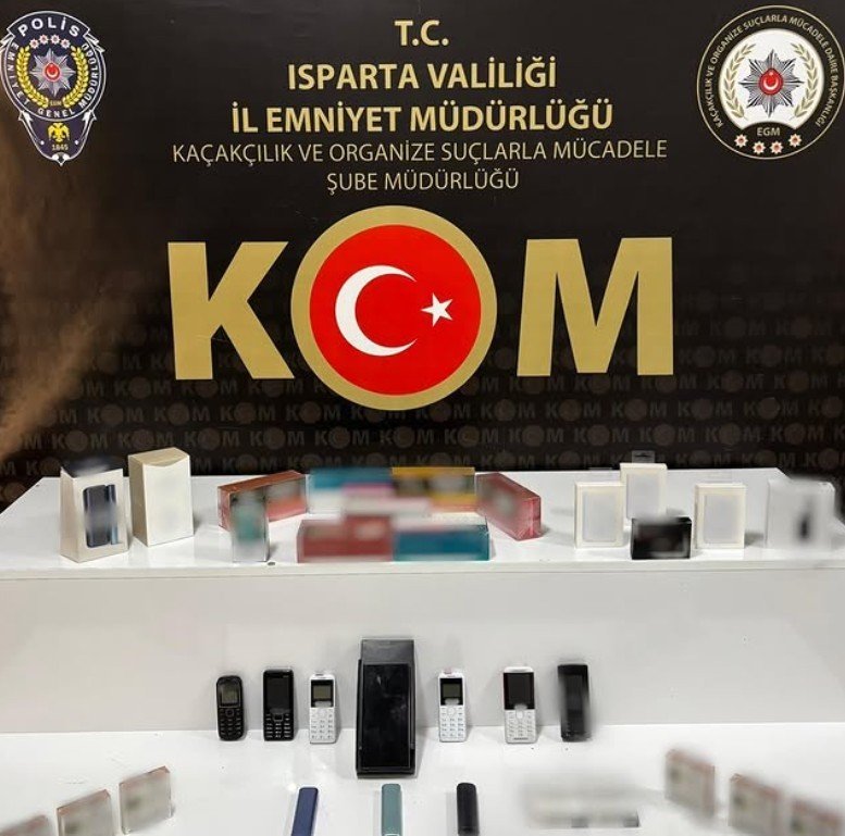 is-yerine-yapilan-baskinda-cok-sayida-kacak-urun-ele-gecirildi