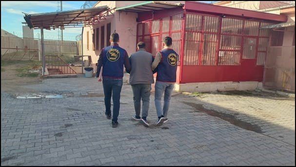 jandarma-20-yil-kesinlesmis-hapis-cezasi-olan-sahsi-yakaladi