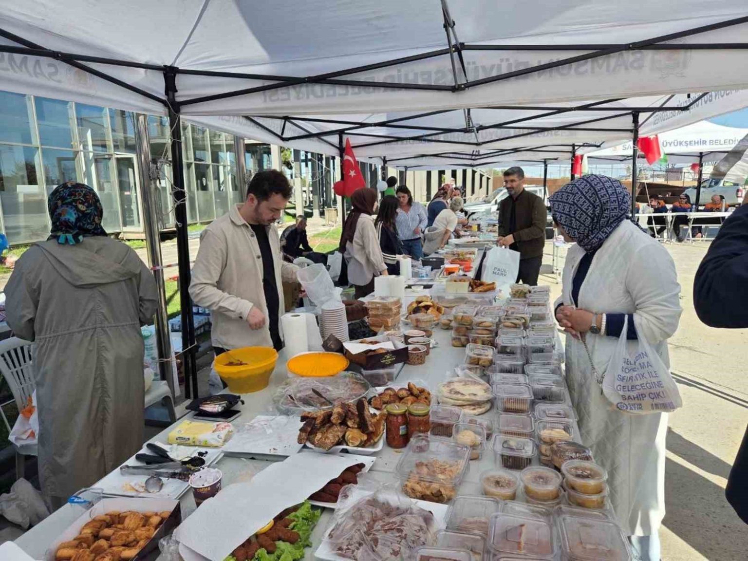 kardeslik-engel-tanimaz-hayir-carsisinin-gelirleri-gazzeye