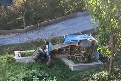 kastamonuda-devrilen-patpatin-altinda-kalan-surucu-yaralandi