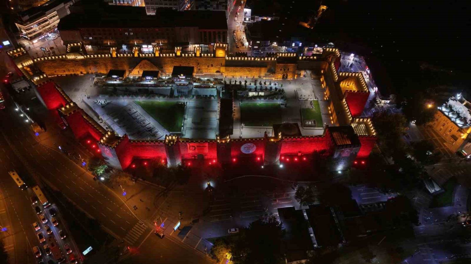 kayseri-kalesi-led-ile-aydinlatildi