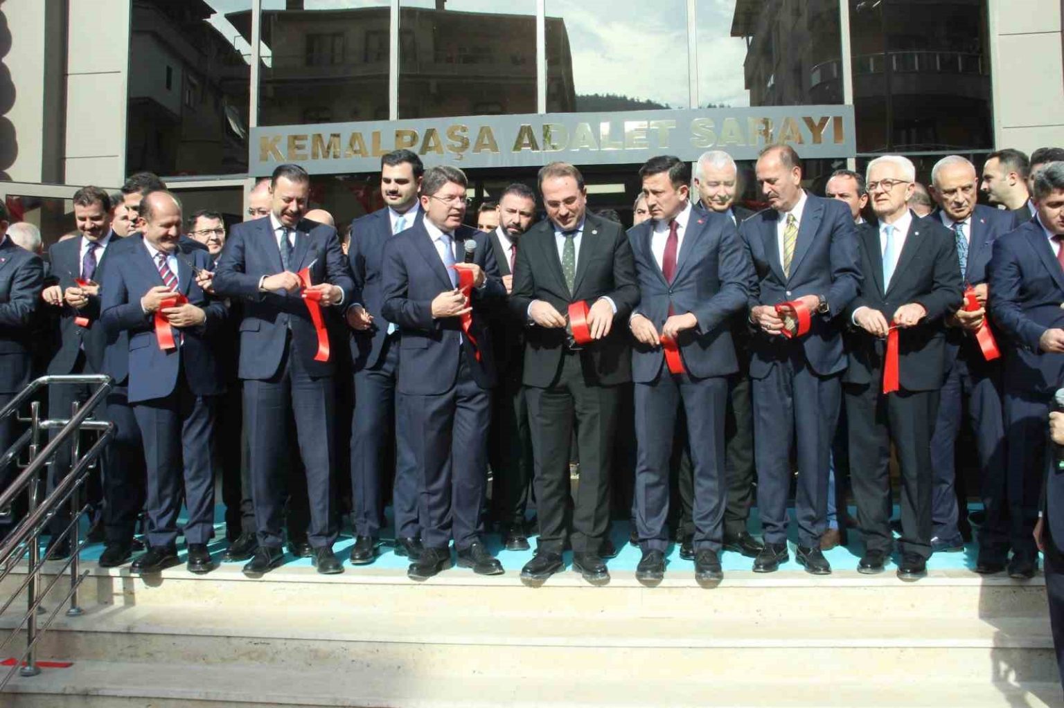 kemalpasa-adalet-sarayi-acilisini-yapan-bakan-tunc-turkiye-genelinde-388-adliye-sarayi-var