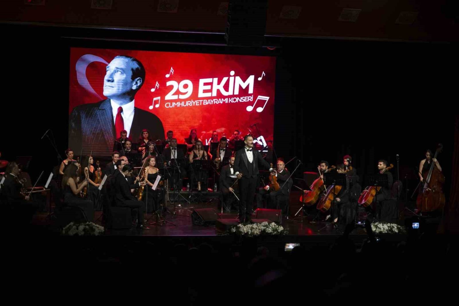 kent-orkestrasindan-cumhuriyet-coskusu