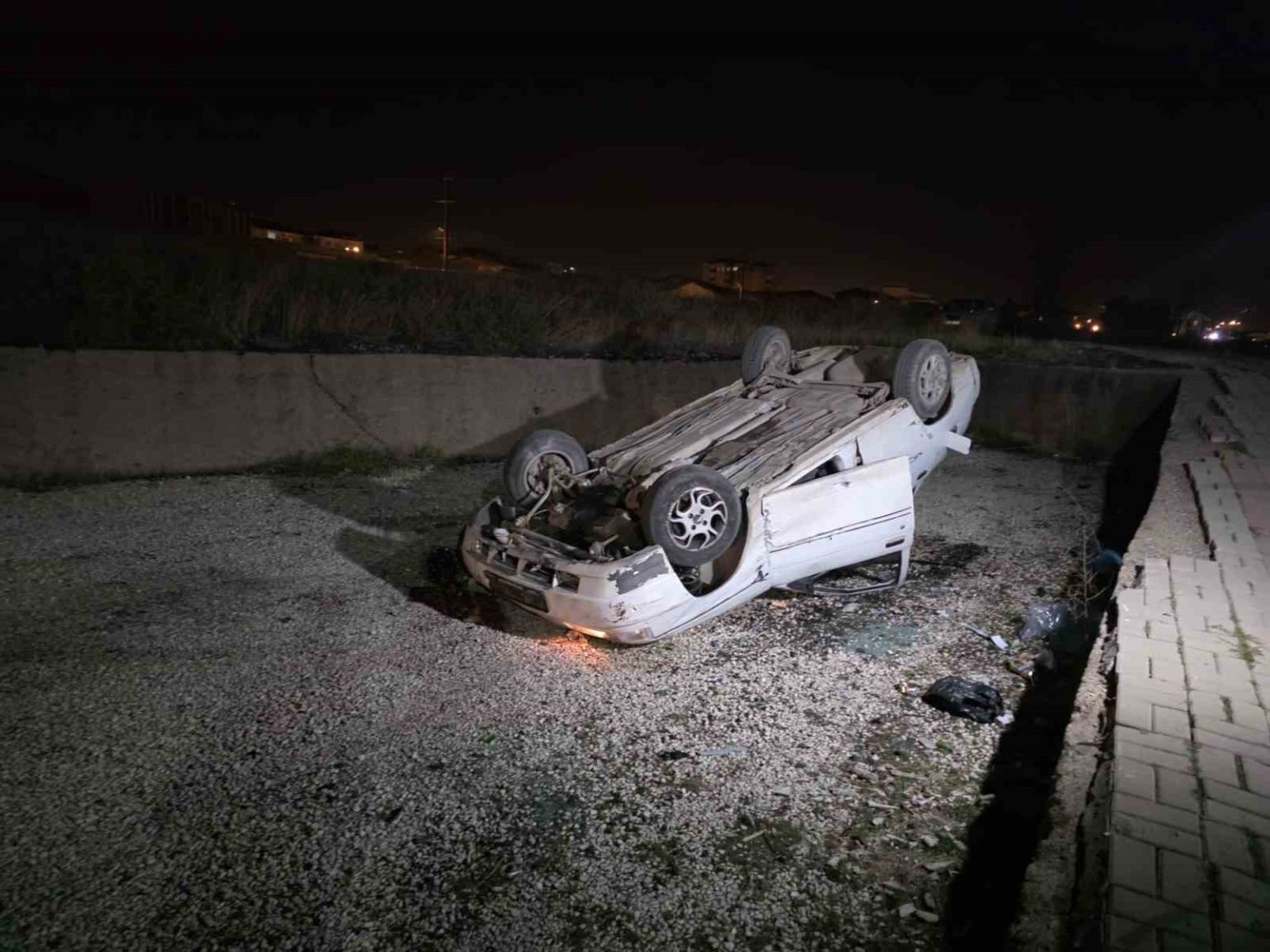 kirikkalede-otomobil-takla-atti-1-yarali