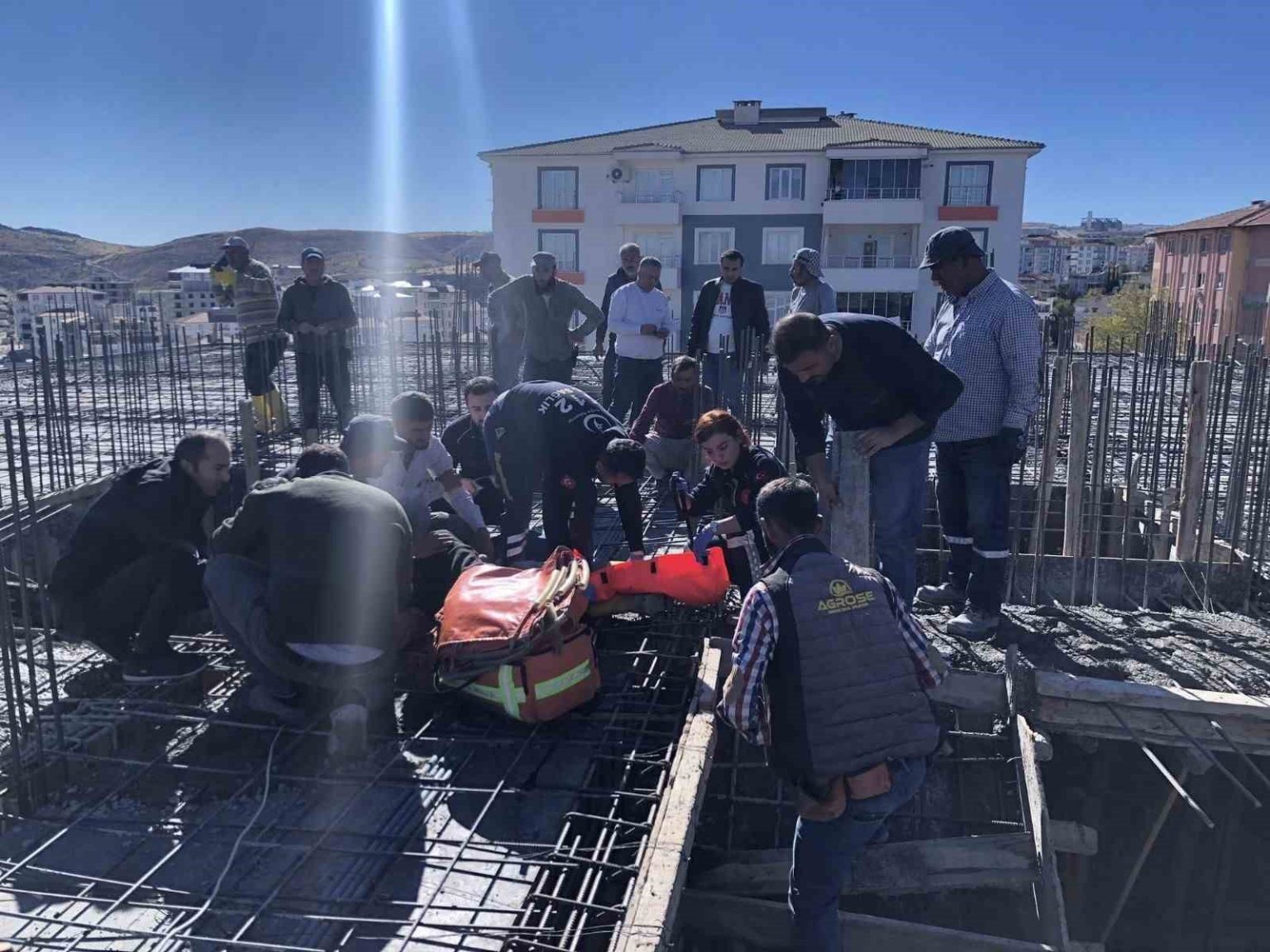 kirilan-pompa-parcasinin-altinda-kalan-isci-yaralandi