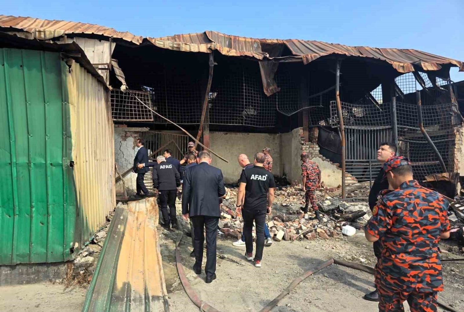 kocaeli-itfaiyesi-bangladeste-de-gorev-basinda