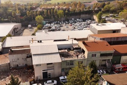 kucukcekmecede-patlamanin-yasandigi-yer-makarna-imalathanesi-cikti