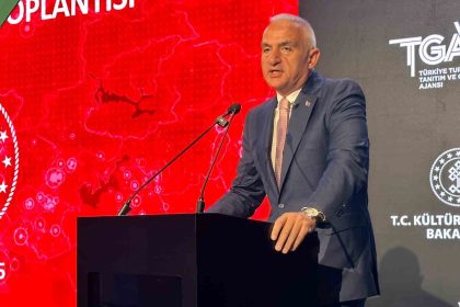 kultur-ve-turizm-bakani-mehmet-nuri-ersoy-ucuncu-ceyrek-turizm-verilerini-acikladi