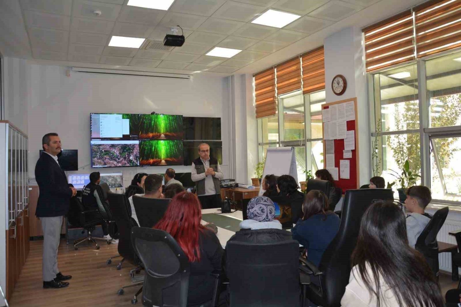 kutahyada-lise-ogrencileri-orman-yanginlariyla-mucadele-konusunda-bilgilendirildi