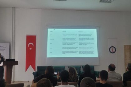 kutahyada-roma-donemi-sehirciliginde-anadoluda-tiyatro-ve-stadion-iliskisi-konulu-konferans