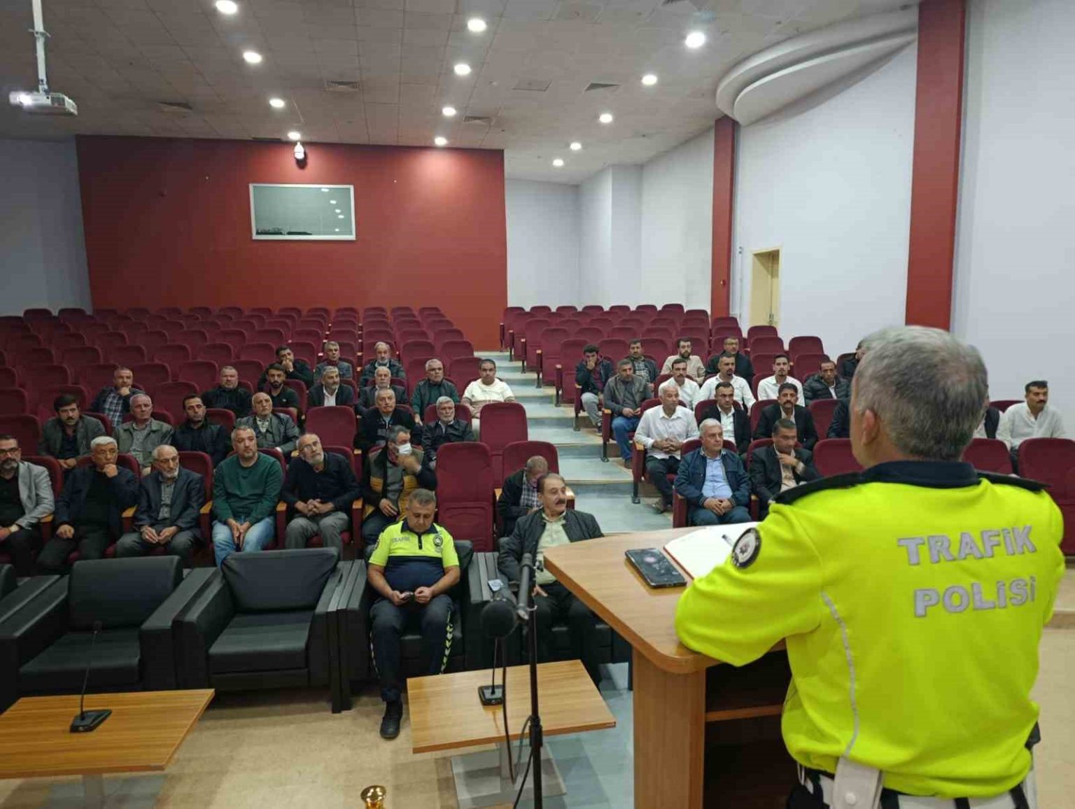 malatyada-ticari-taksi-suruculerine-trafik-bilgilendirmesi