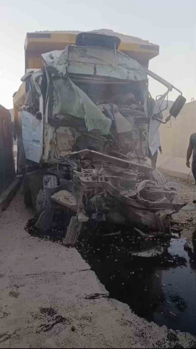 mardinde-freni-patlayan-kamyon-hafriyat-kamyonuna-carpti-1-olu