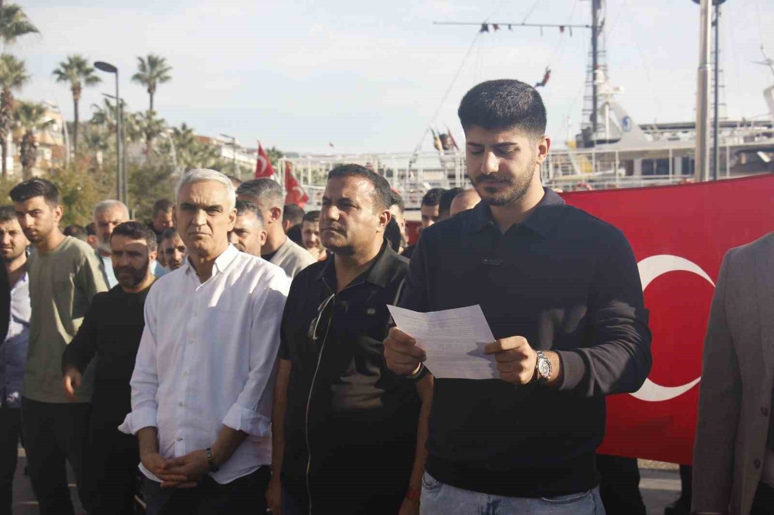 marmaris-kapali-carsi-esnafi-kapali-carsinin-ustunun-acilmamasi-icin-eylem-yapti