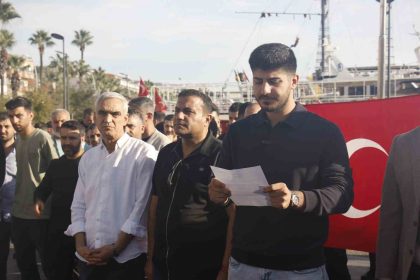 marmaris-kapali-carsi-esnafi-kapali-carsinin-ustunun-acilmamasi-icin-eylem-yapti