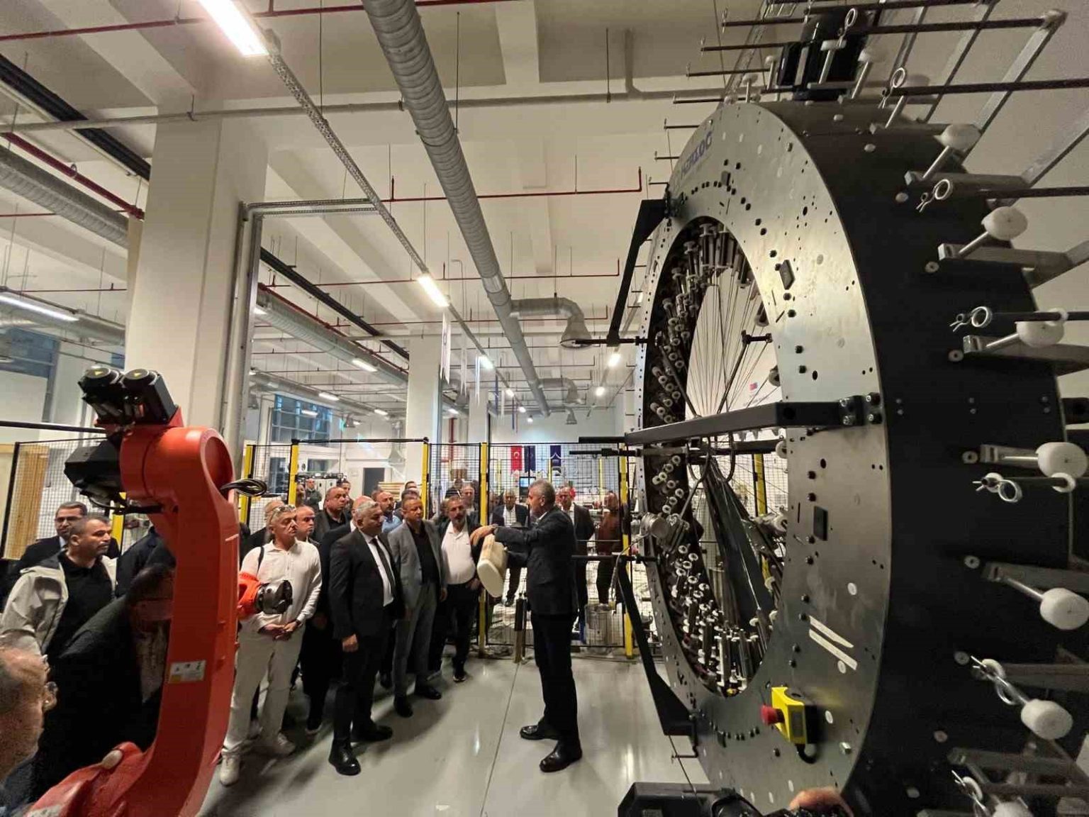 mtso-heyeti-bursa-model-fabrikada-incelemelerde-bulundu