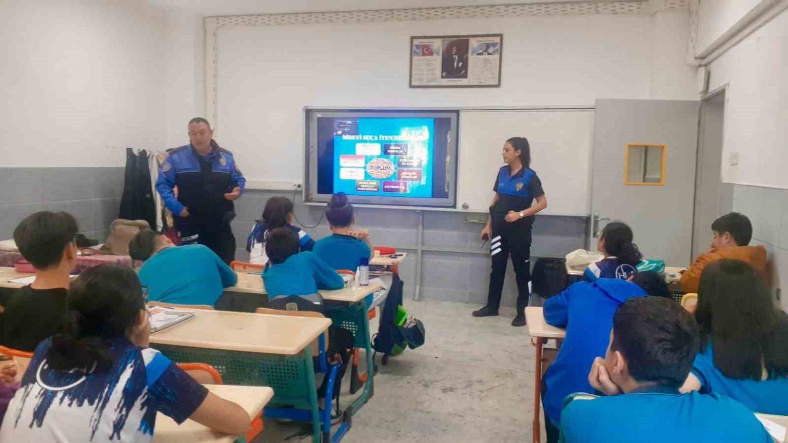 ogrenciler-polisligi-tanidi-guvenlik-kurallarini-ogrendi