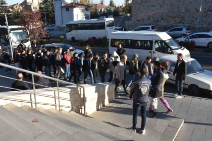 ogretmen-olacakti-cete-lideri-oldu