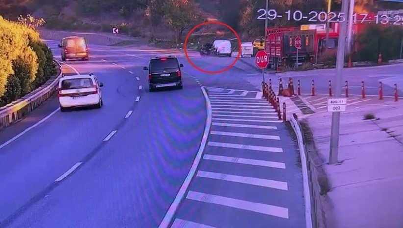 park-halindeki-otomobile-carpan-surucu-olumden-dondu