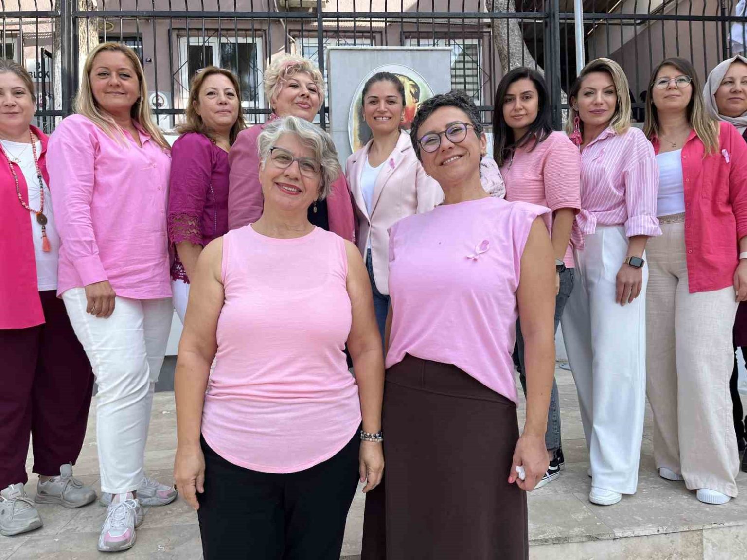 pembe-umut-guclu-dayanisma