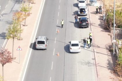 polisi-gorunce-surucu-degistirdiler-drondan-kacamadilar