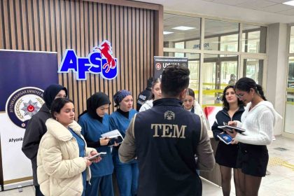 polisten-17-bin-universite-ogrencisine-terorle-ve-uyusturucuyla-mucadele-egitimi