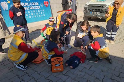 saglikli-cocuk-saglikli-gelecek-programi-devam-ediyor