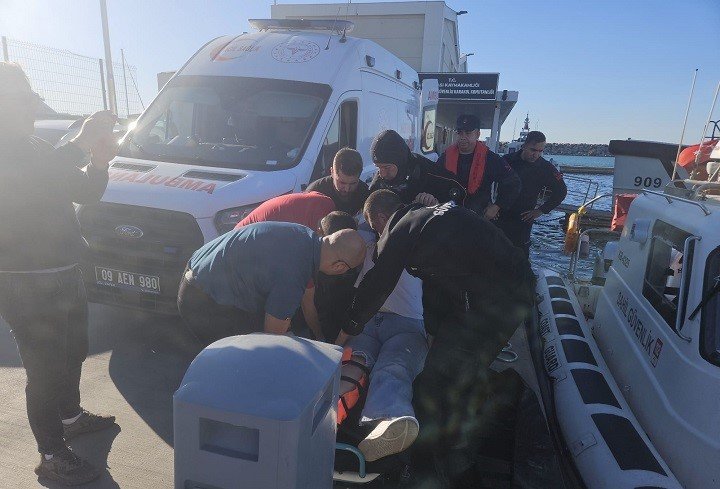 sahil-guvenlik-ekipleri-yaralanan-sahsi-kurtardi