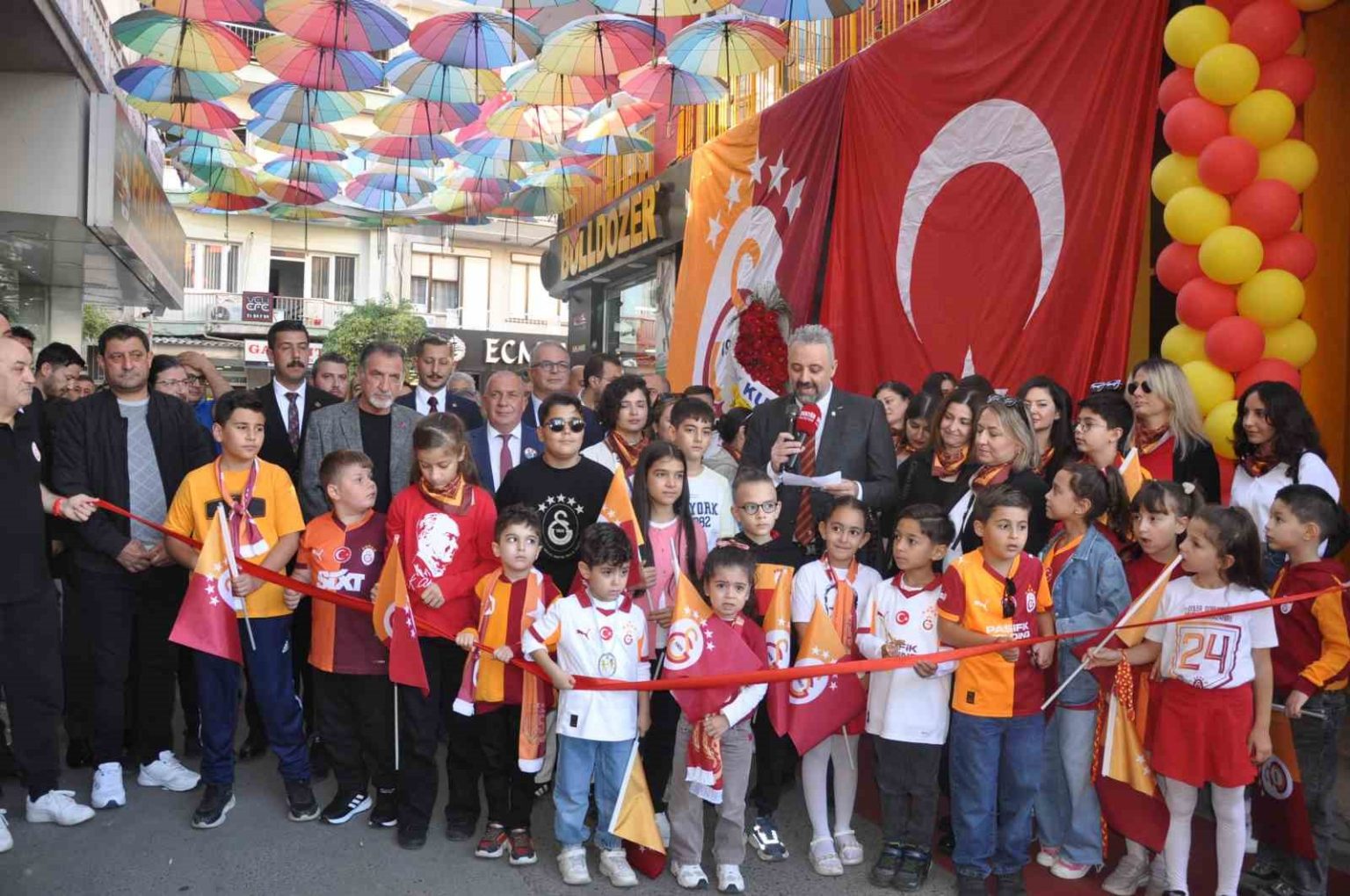 salihlide-galatasaray-taraftarlar-dernegi-acildi