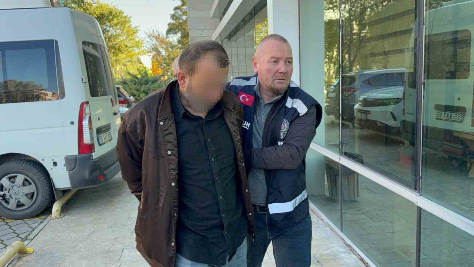 samsunda-is-yerinde-uyusturucu-ele-gecen-sahis-gozaltina-alindi