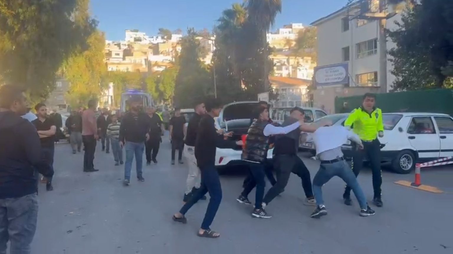 sanliurfada-kaza-sonrasi-kavga-kamerada