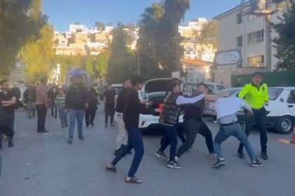 sanliurfada-kaza-sonrasi-kavga-kamerada