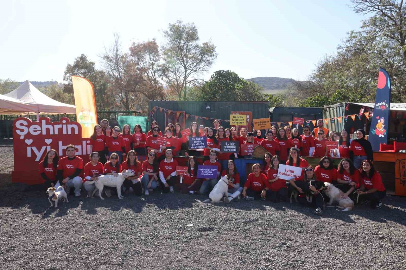 serenay-sarikaya-ve-akbanktan-yardima-muhtac-hayvanlara-destek