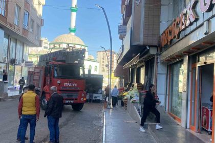 siirtte-bir-binadaki-dairede-cikan-yanginda-7-kisi-dumandan-etkilendi