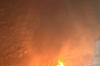 sirnakta-seyir-halindeki-arac-alev-aldi