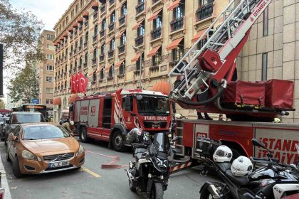 sislide-isi-yalitimi-sirasinda-cikan-yangin-panige-neden-oldu