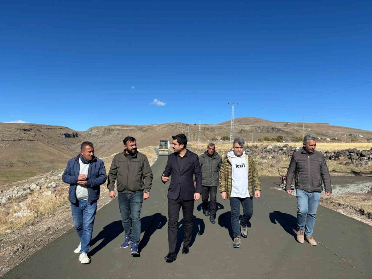 susuzda-koy-yollari-beton-oluyor