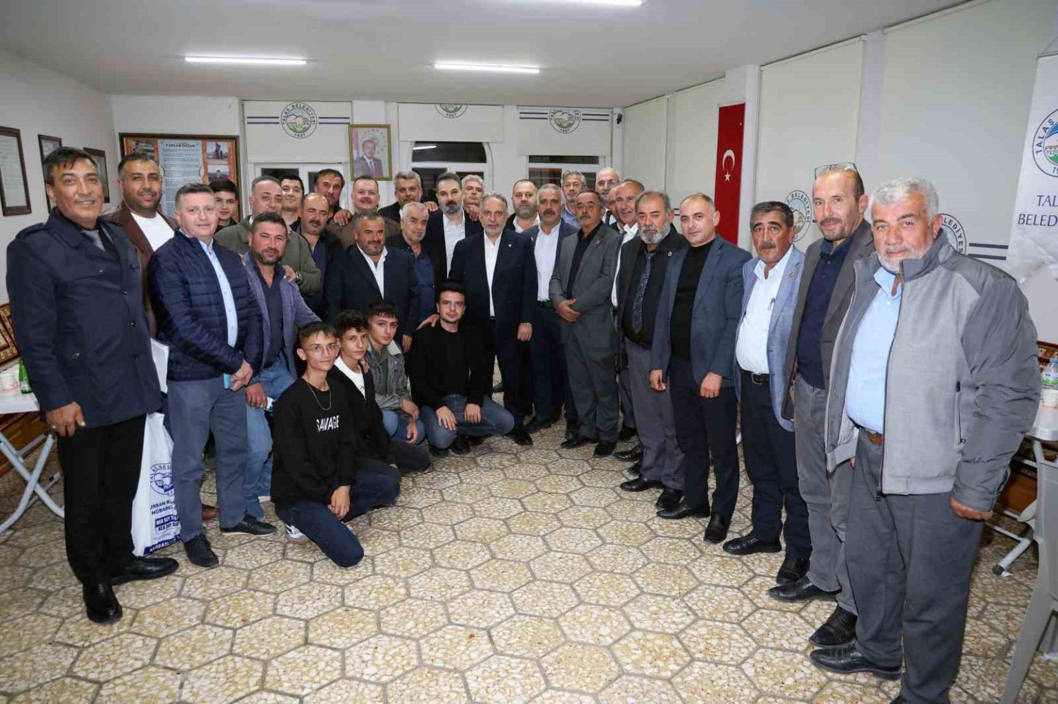 talasta-muhtarlar-resadiyede-bulustu