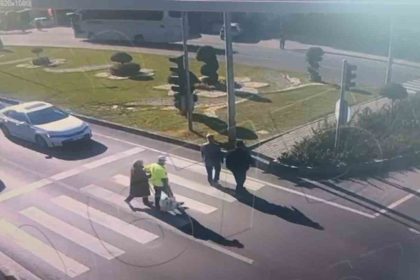 trafik-polisinden-ornek-davranis