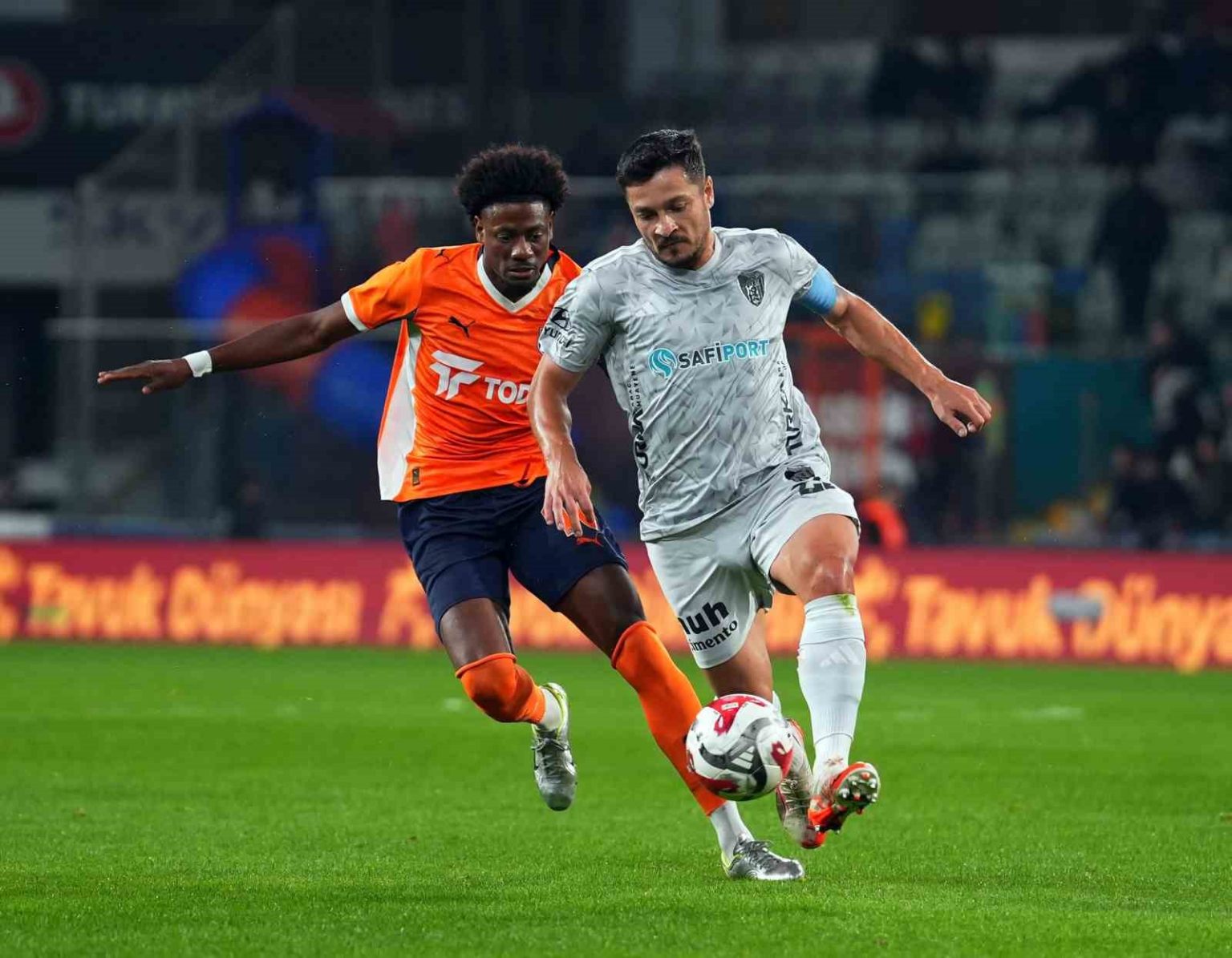 trendyol-super-lig-rams-basaksehir-0-kocaelispor-0-ilk-yari