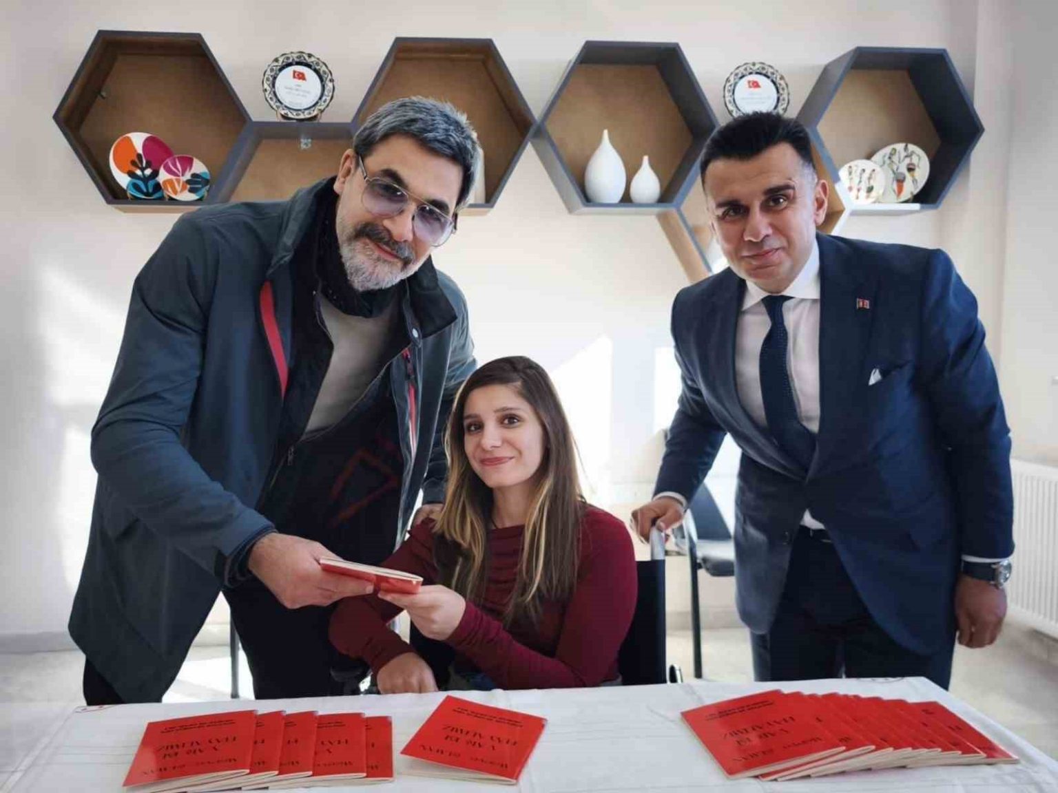 ugur-isilaktan-engelsiz-yasam-merkezine-anlamli-atolye-ziyareti