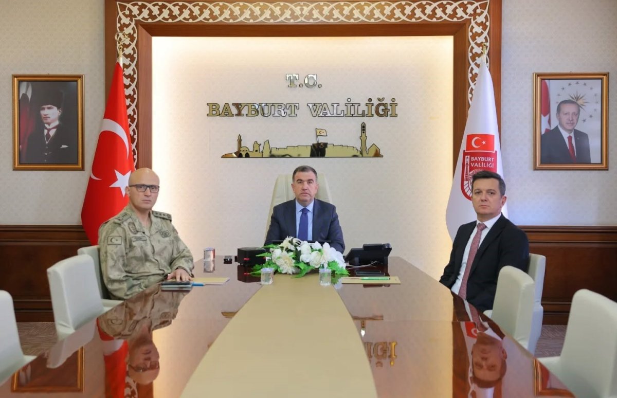 vali-eldivan-bakan-yerlikaya-baskanligindaki-vks-toplantisina-katildi