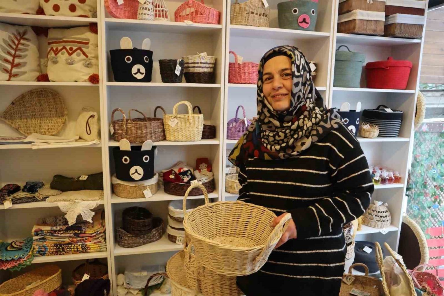 yalovada-kadinlarin-atik-kagittan-urettikleri-sepetler-ilgi-goruyor