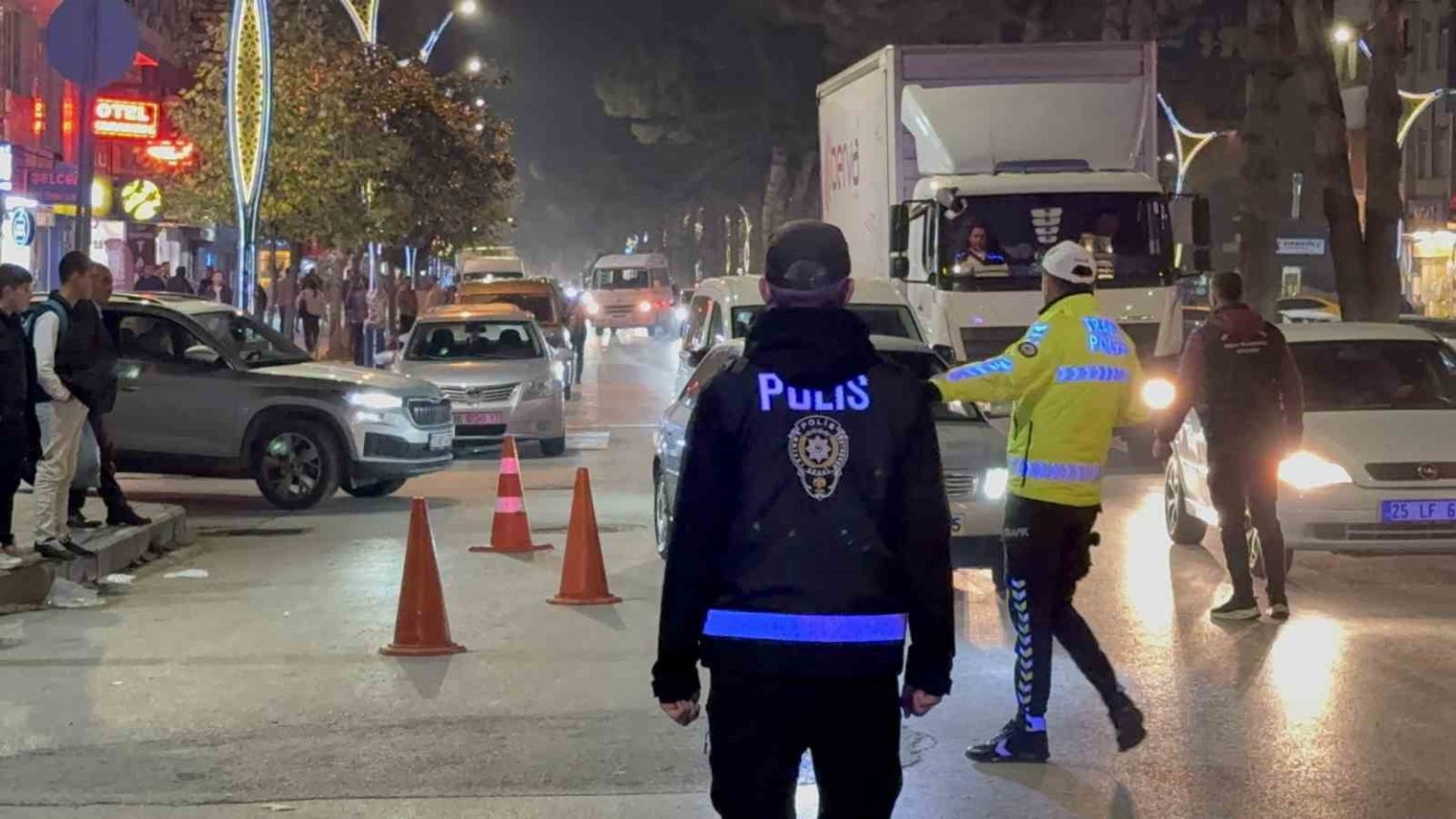 tatvanda-sok-uygulama-953-kisi-ve-292-arac-denetlendi