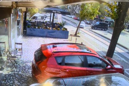 15-milyon-liralik-cipe-carpmamak-icin-manevra-yapti-tatlici-dukkanina-boyle-girdi