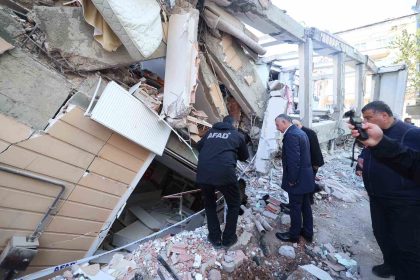 300-metre-yaricapindaki-tum-binalarda-ve-zeminde-detayli-olcumler-yapiliyor