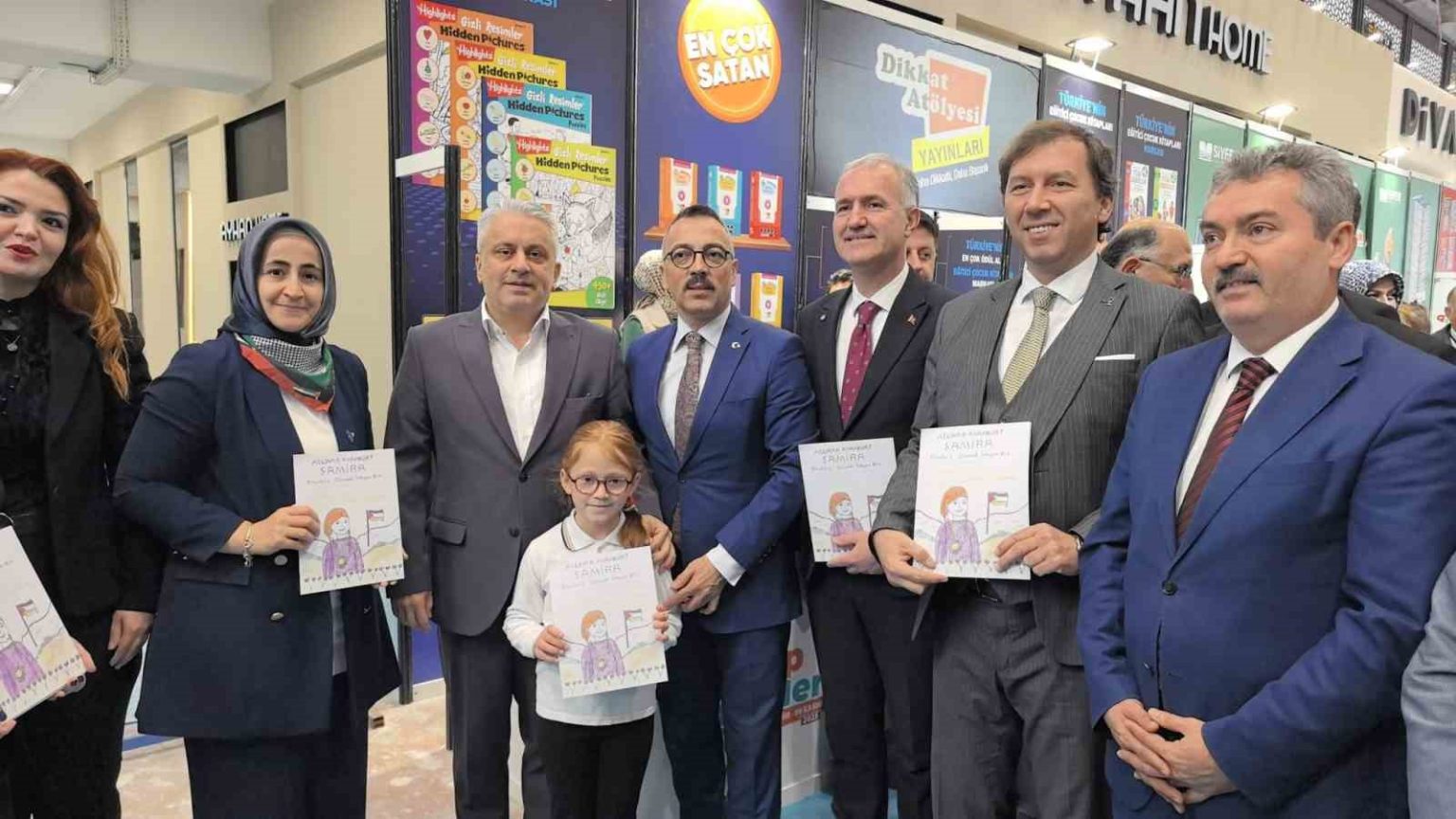 9-yasindaki-kiz-ogrenciden-duygulandiran-calisma-10-gunde-filistine-donmek-isteyen-kiz-kitabini-yazdi