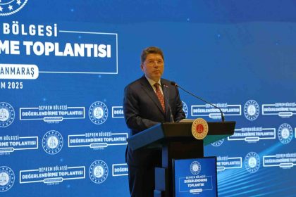 adalet-bakani-yilmaz-tunc-deprem-bolgesinde-2-bin-591-ceza-davasi-acildi